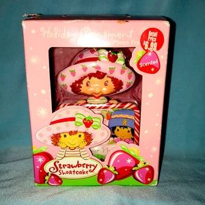 Strawberry Shortcake Christmas Holiday Scented Ornament 2004 American Greetings